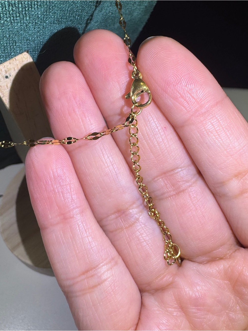 Gold Floral Pendant Necklace with White Mother-of-Pearl Inlay - Picture 5 of 5